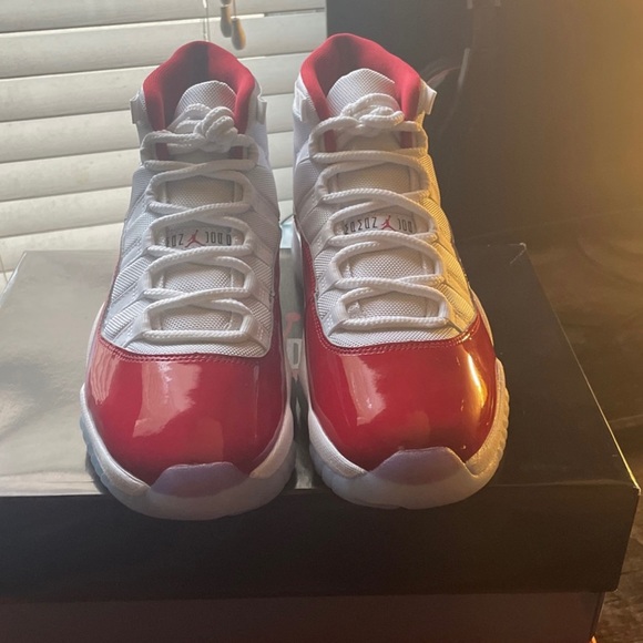 Air Jordan 11 Cherry size